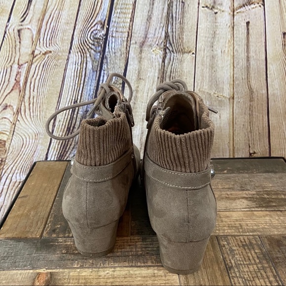 Taupe lace up justice booties size 8 - Picture 6 of 10